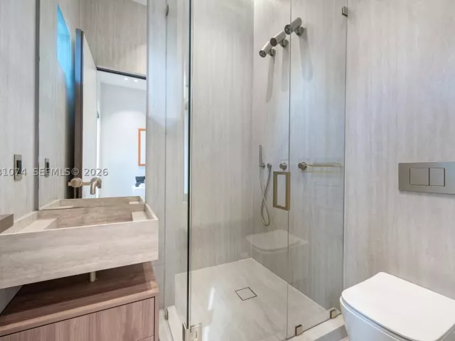 5-bedroom home for sale in Miami Beach - 1045 W 47th Ct - MondialRealty