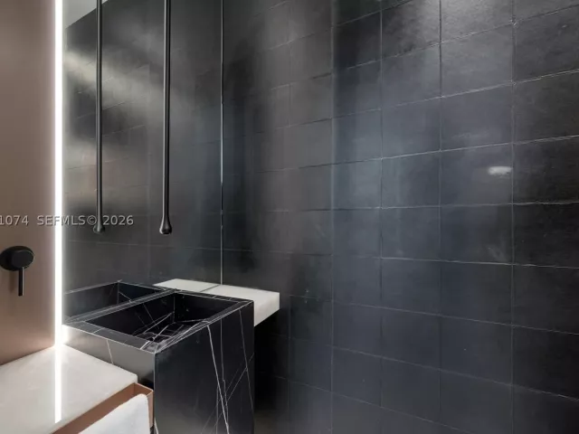 5-bedroom home for sale in Miami Beach - 1045 W 47th Ct - MondialRealty