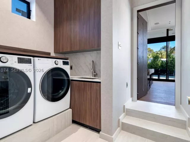 5-bedroom home for sale in Miami Beach - 1045 W 47th Ct - MondialRealty