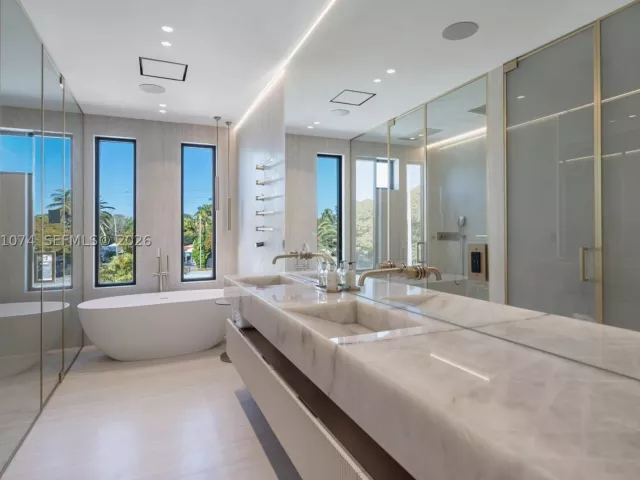 5-bedroom home for sale in Miami Beach - 1045 W 47th Ct - MondialRealty