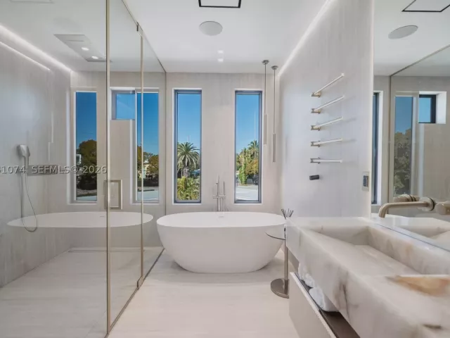 5-bedroom home for sale in Miami Beach - 1045 W 47th Ct - MondialRealty