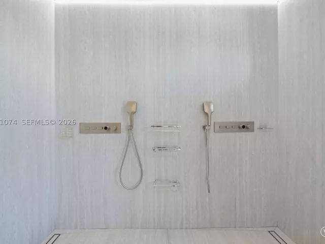 5-bedroom home for sale in Miami Beach - 1045 W 47th Ct - MondialRealty