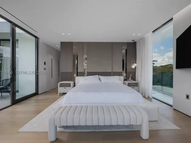 5-bedroom home for sale in Miami Beach - 1045 W 47th Ct - MondialRealty