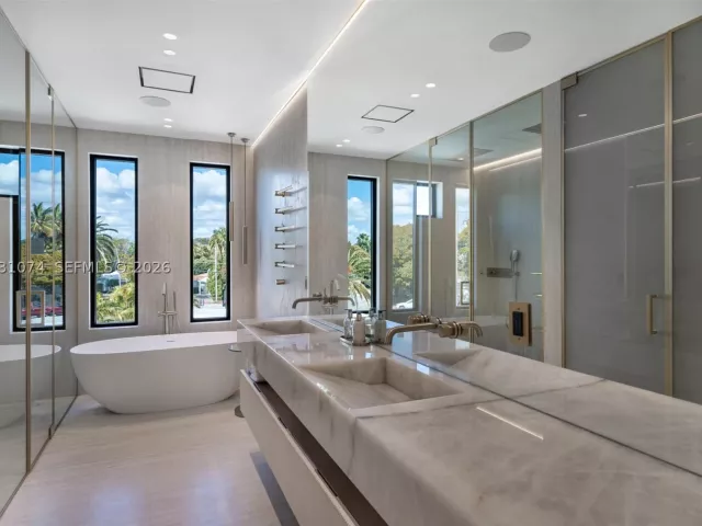 5-bedroom home for sale in Miami Beach - 1045 W 47th Ct - MondialRealty