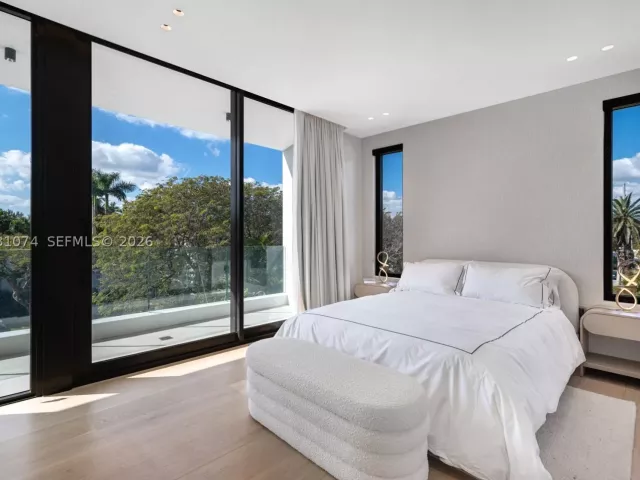 5-bedroom home for sale in Miami Beach - 1045 W 47th Ct - MondialRealty