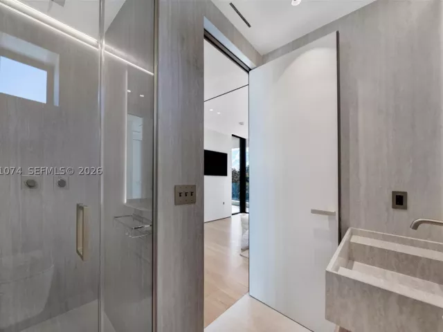 5-bedroom home for sale in Miami Beach - 1045 W 47th Ct - MondialRealty