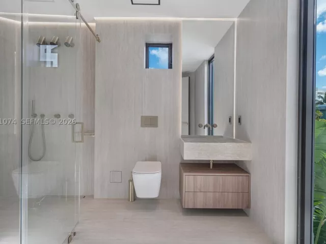 5-bedroom home for sale in Miami Beach - 1045 W 47th Ct - MondialRealty