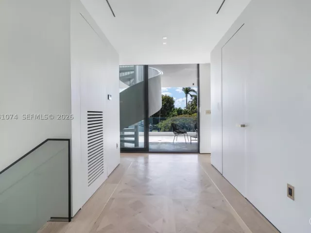 5-bedroom home for sale in Miami Beach - 1045 W 47th Ct - MondialRealty