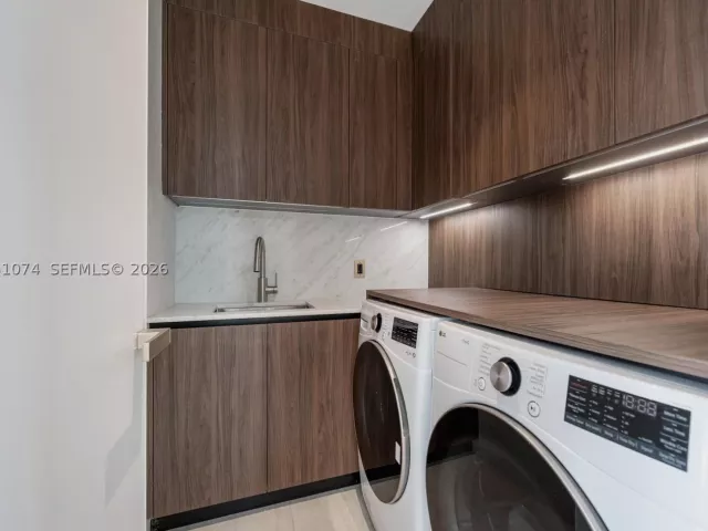 5-bedroom home for sale in Miami Beach - 1045 W 47th Ct - MondialRealty
