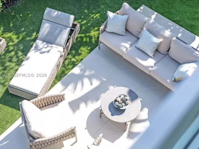 5-bedroom home for sale in Miami Beach - 1045 W 47th Ct - MondialRealty