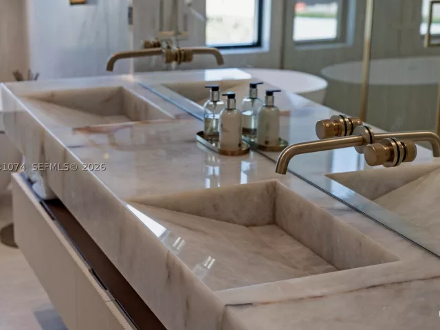 5-bedroom home for sale in Miami Beach - 1045 W 47th Ct - MondialRealty