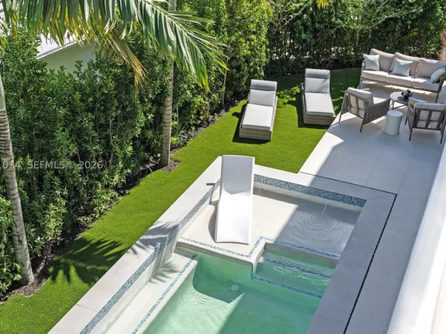 5-bedroom home for sale in Miami Beach - 1045 W 47th Ct - MondialRealty