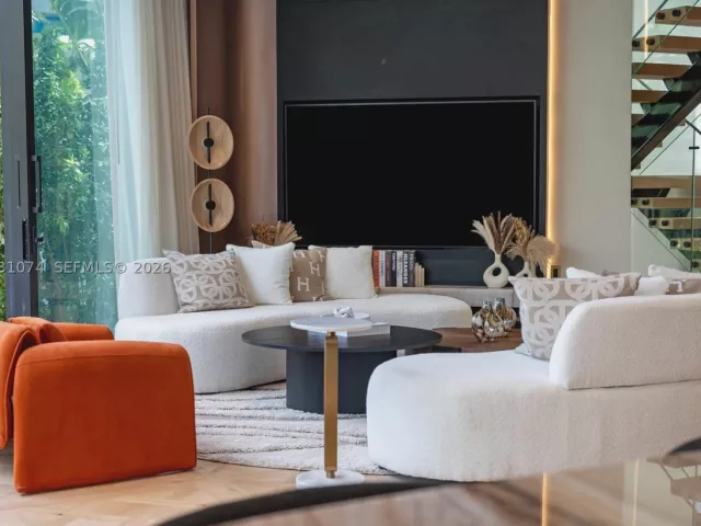 5-bedroom home for sale in Miami Beach - 1045 W 47th Ct - MondialRealty