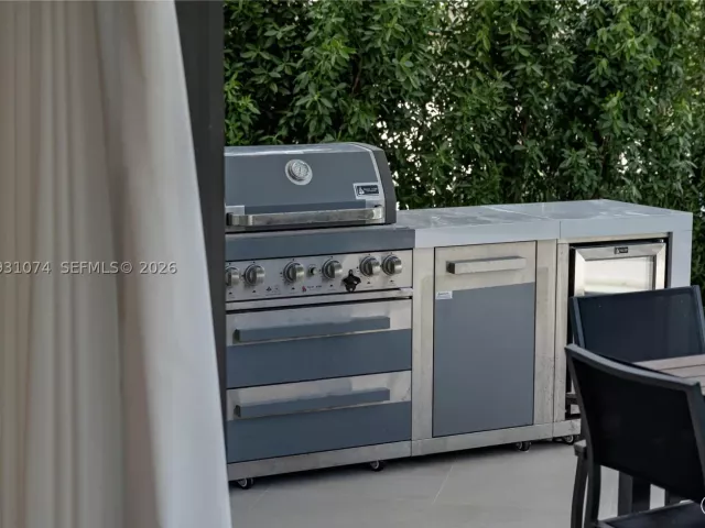 5-bedroom home for sale in Miami Beach - 1045 W 47th Ct - MondialRealty