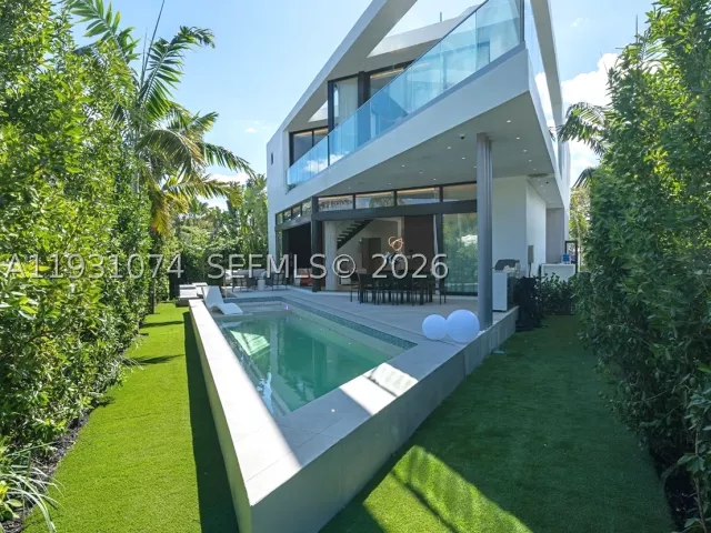 5-bedroom home for sale in Miami Beach - 1045 W 47th Ct - MondialRealty