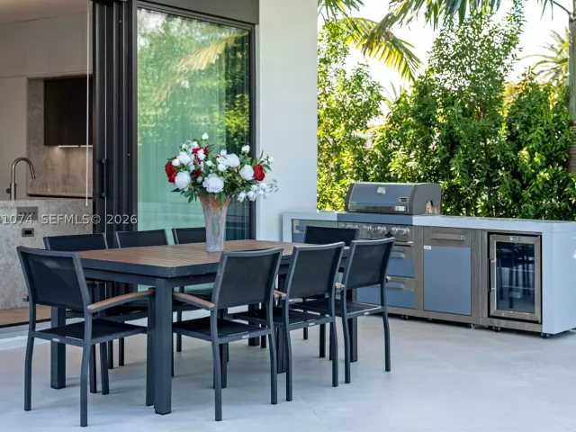 5-bedroom home for sale in Miami Beach - 1045 W 47th Ct - MondialRealty