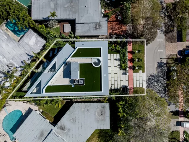 5-bedroom home for sale in Miami Beach - 1045 W 47th Ct - MondialRealty