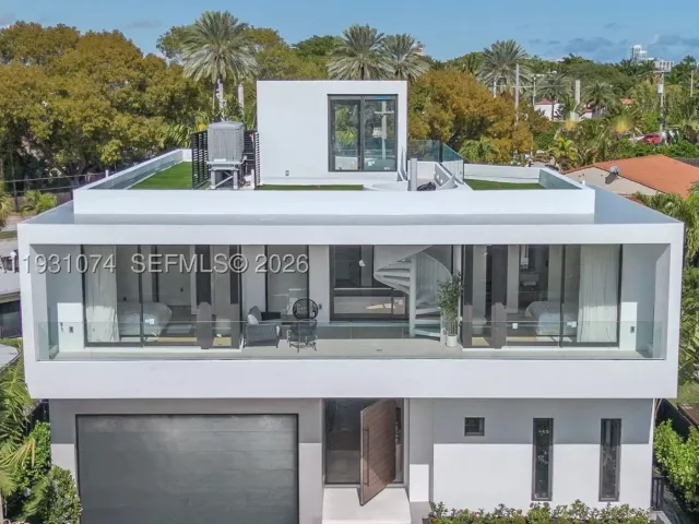 5-bedroom home for sale in Miami Beach - 1045 W 47th Ct - MondialRealty