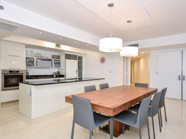 Apartment for rent  Unit #707 - photo 7285574