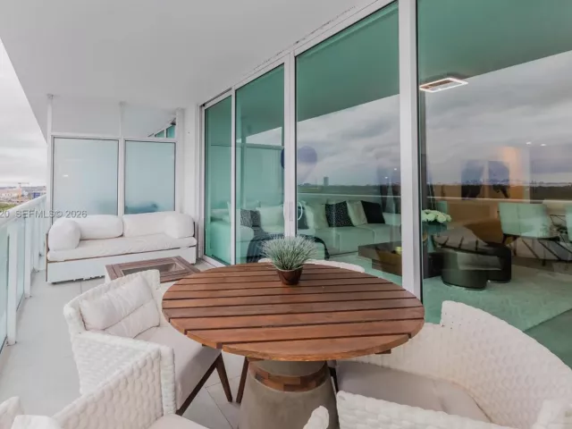 3-bedroom condo for sale in Sunny Isles Beach - 400 Sunny Isles Blvd 1504 - MondialRealty