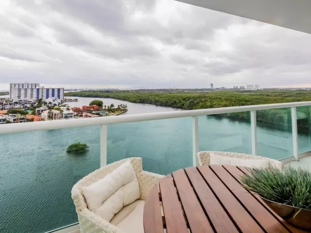 3-bedroom condo for sale in Sunny Isles Beach - 400 Sunny Isles Blvd 1504 - MondialRealty