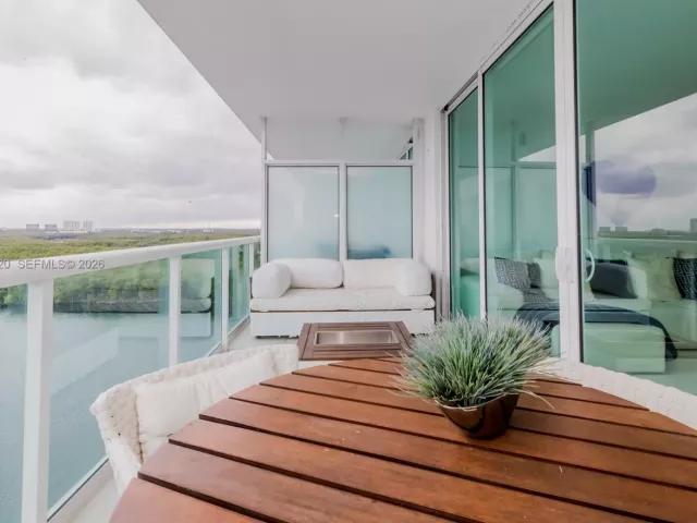 3-bedroom condo for sale in Sunny Isles Beach - 400 Sunny Isles Blvd 1504 - MondialRealty