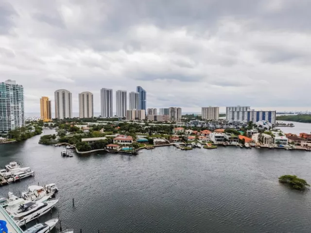 3-bedroom condo for sale in Sunny Isles Beach - 400 Sunny Isles Blvd 1504 - MondialRealty