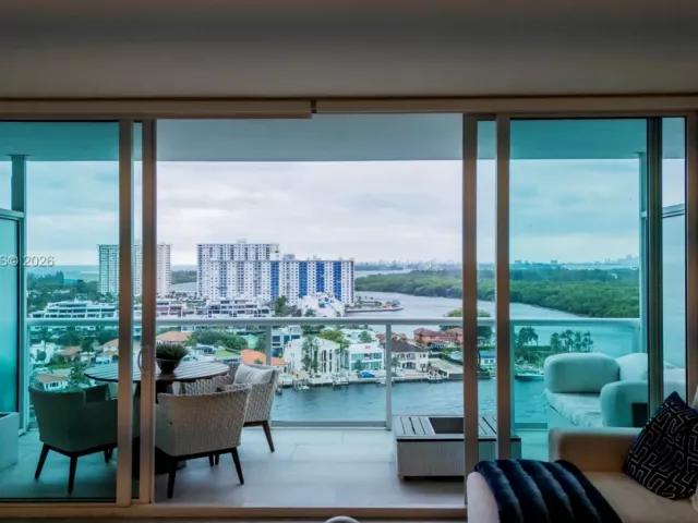 3-bedroom condo for sale in Sunny Isles Beach - 400 Sunny Isles Blvd 1504 - MondialRealty