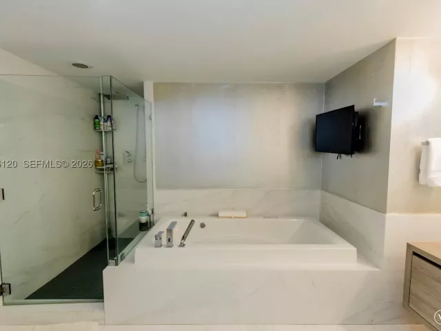 3-bedroom condo for sale in Sunny Isles Beach - 400 Sunny Isles Blvd 1504 - MondialRealty