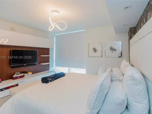 3-bedroom condo for sale in Sunny Isles Beach - 400 Sunny Isles Blvd 1504 - MondialRealty