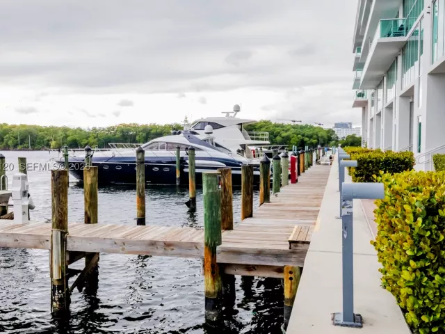 3-bedroom condo for sale in Sunny Isles Beach - 400 Sunny Isles Blvd 1504 - MondialRealty