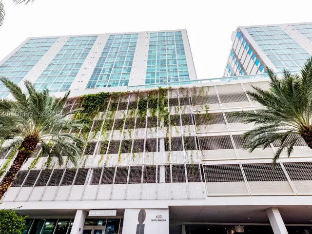 3-bedroom condo for sale in Sunny Isles Beach - 400 Sunny Isles Blvd 1504 - MondialRealty