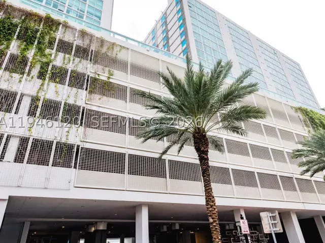 3-bedroom condo for sale in Sunny Isles Beach - 400 Sunny Isles Blvd 1504 - MondialRealty
