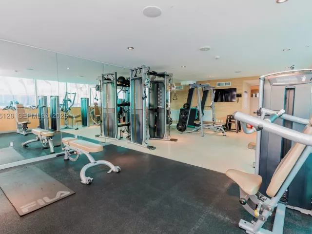 3-bedroom condo for sale in Sunny Isles Beach - 400 Sunny Isles Blvd 1504 - MondialRealty