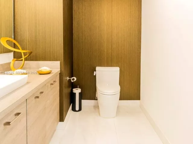 3-bedroom condo for sale in Sunny Isles Beach - 400 Sunny Isles Blvd 1504 - MondialRealty