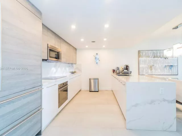 3-bedroom condo for sale in Sunny Isles Beach - 400 Sunny Isles Blvd 1504 - MondialRealty