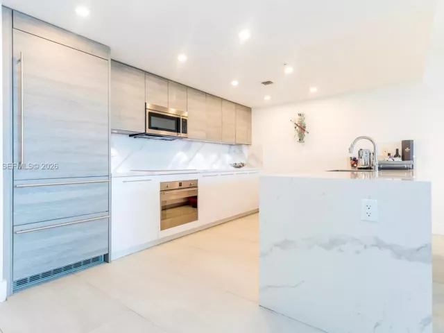 3-bedroom condo for sale in Sunny Isles Beach - 400 Sunny Isles Blvd 1504 - MondialRealty