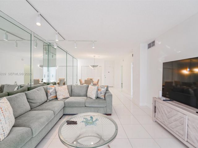 Apartment for rent  Unit #22L - photo 7438810