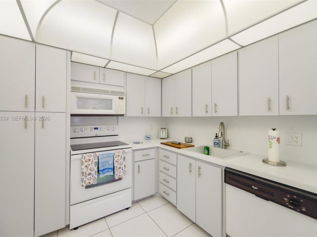 Apartment for rent  Unit #22L - photo 7438815