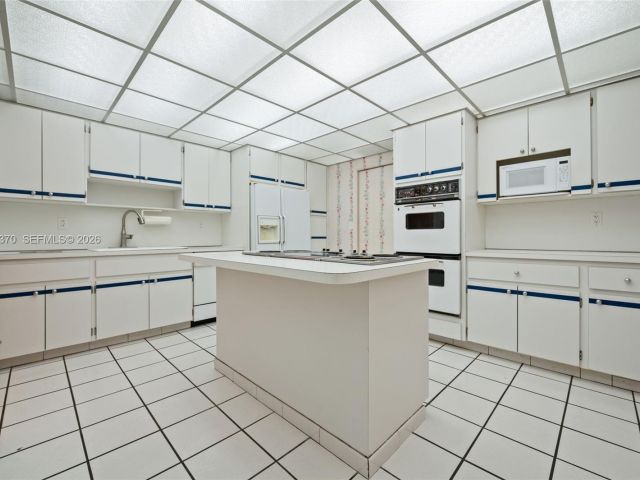 Apartment for sale  Unit #909 - photo 7343058