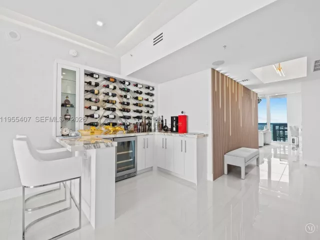 2-bedroom condo for sale in Fort Lauderdale - 333 Las Olas Way 3106 - MondialRealty