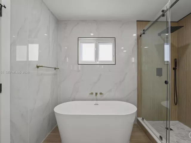 4-bedroom home for sale in Fort Lauderdale - 5641 NE 21st Ave - MondialRealty