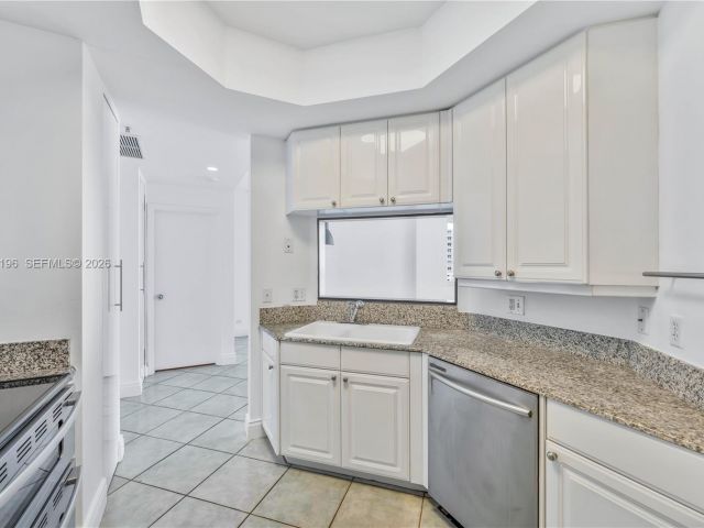 Apartment for rent  Unit #2201 - photo 7436558