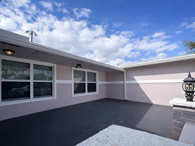 3-bedroom home for rent in Pembroke Pines - 710 NW 78th Ave - MondialRealty