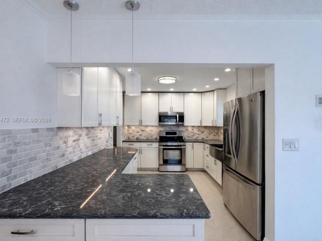 3-bedroom home for rent in Pembroke Pines - 710 NW 78th Ave - MondialRealty