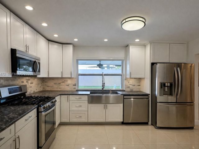3-bedroom home for rent in Pembroke Pines - 710 NW 78th Ave - MondialRealty