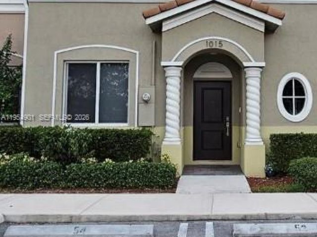 4-bedroom home for rent in Homestead - 1015 SE 24th Ter 1015 - MondialRealty