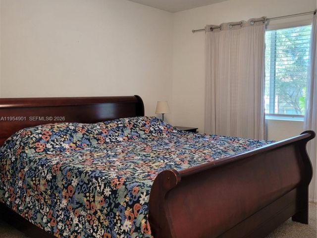 4-bedroom home for rent in Homestead - 1015 SE 24th Ter 1015 - MondialRealty