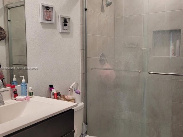 4-bedroom home for rent in Homestead - 1015 SE 24th Ter 1015 - MondialRealty