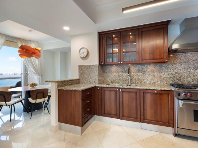 Apartment for rent  Unit #2605 - photo 7285510